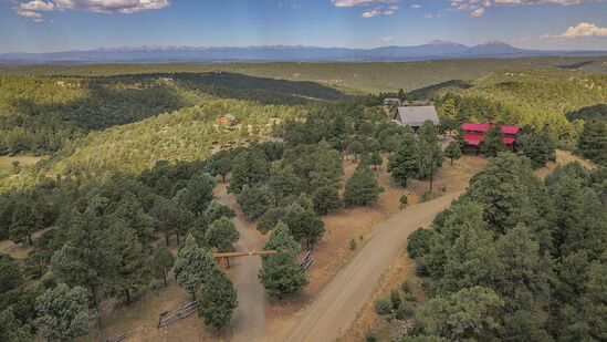 RUSTIC ELEGANCE IN THE PERFECT MOUNTAIN SETTING... - 33040 Fisher Peak Pkwy, Trinidad